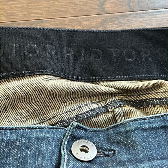 Torrid Bombshell Skinny Jeans - Picture 5 of 8